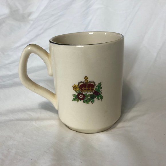 Vintage 1977 QEII Silver Jubilee Coffee Tea Mug - Picture 6 of 12